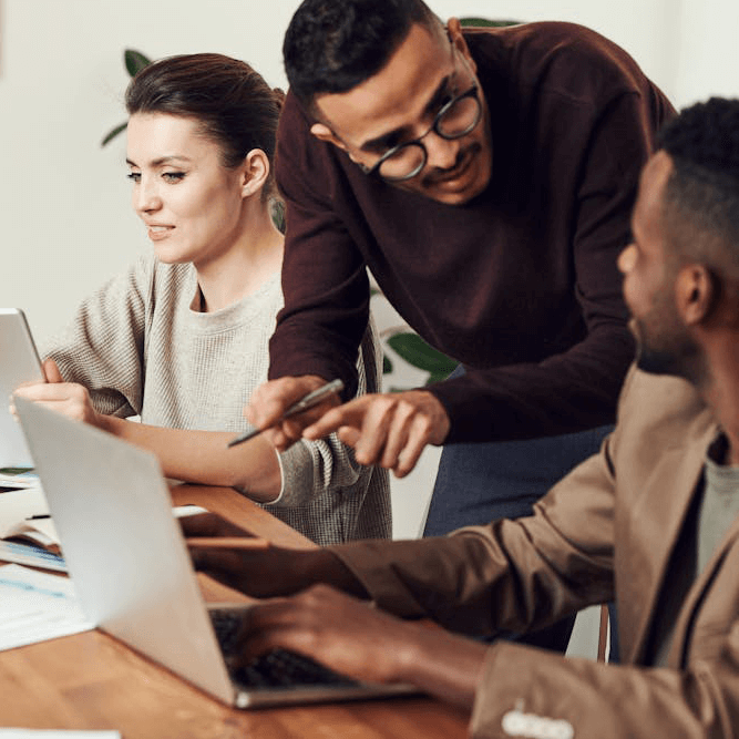 Gruppe von Frauen unterhält sich